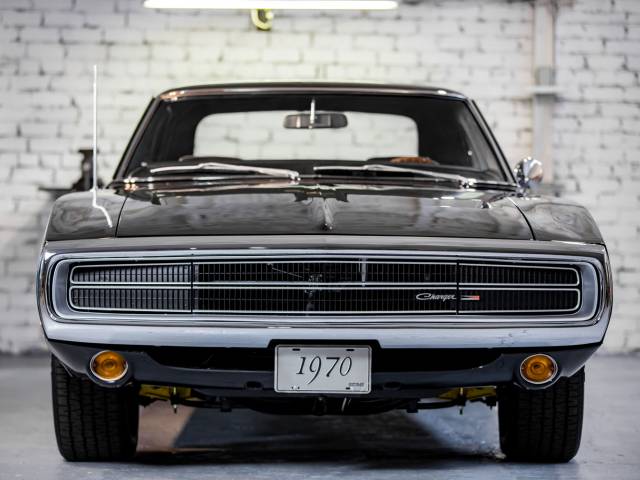 Dodge Charger 318