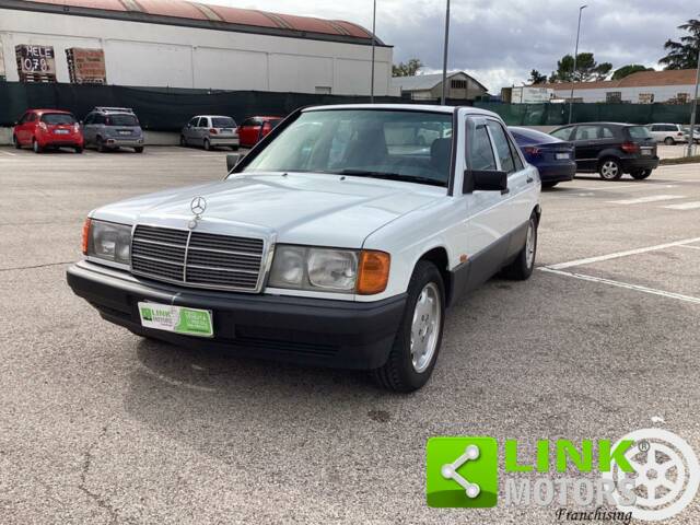 Imagen 1/10 de Mercedes-Benz 190 E 1.8 (1992)