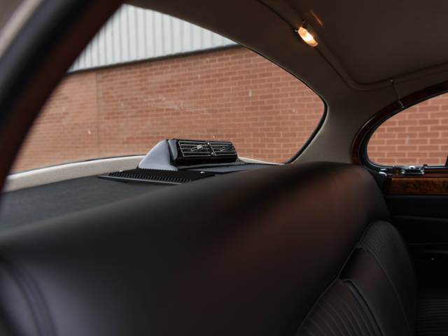 Jaguar Mk X 4.2