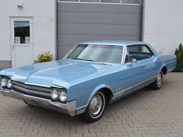 Image 1/20 of Oldsmobile Delta 88 (1965)