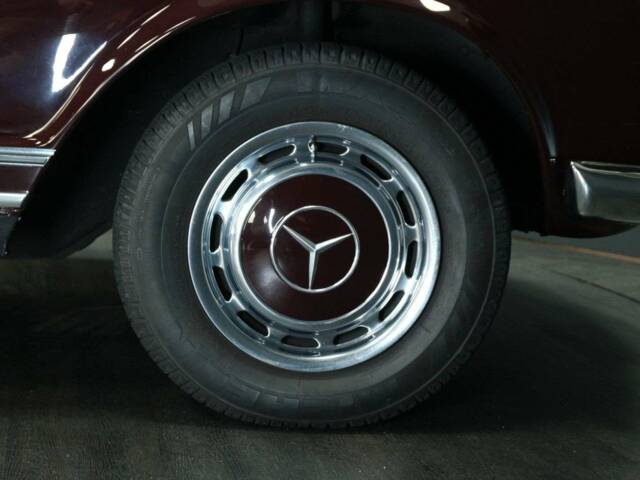 Mercedes-Benz 280 SL