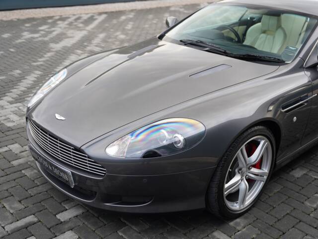 Aston Martin DB 9