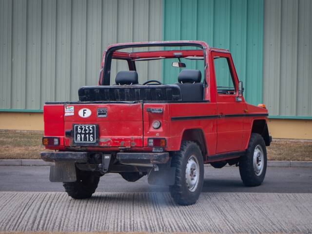 Mercedes-Benz 240 GD (SWB)