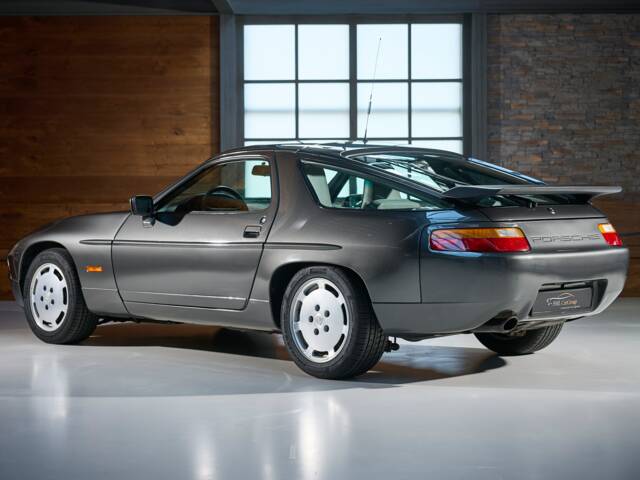 Porsche 928 S4