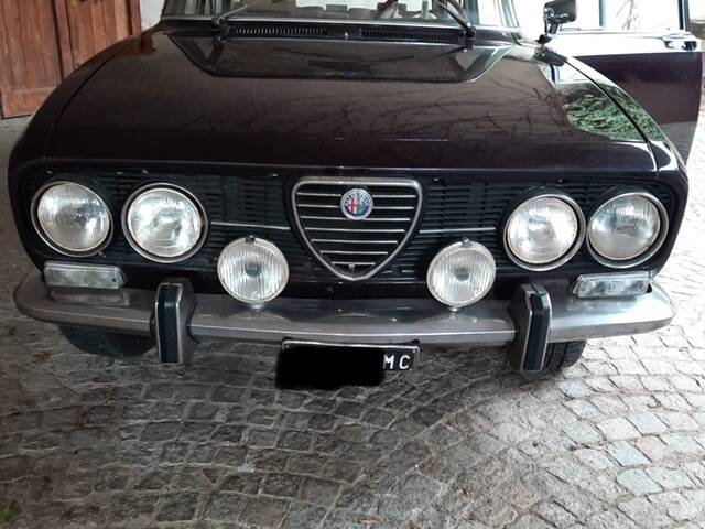 Image 1/8 de Alfa Romeo 2000 Berlina (1973)