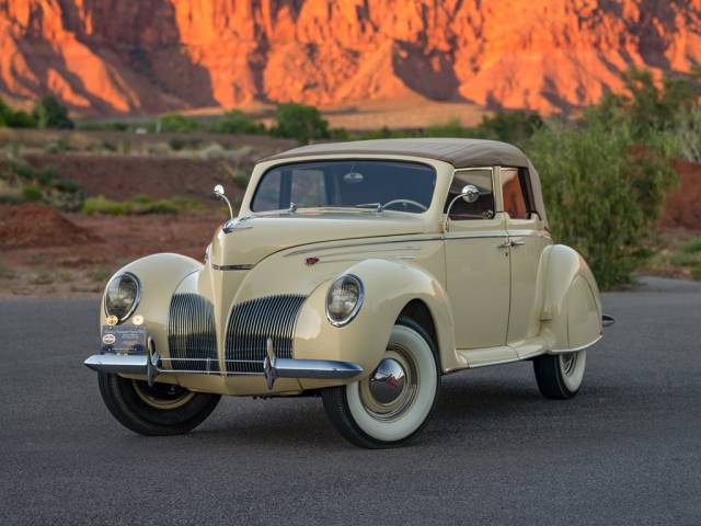 Image 1/50 of Lincoln Zephyr (1939)