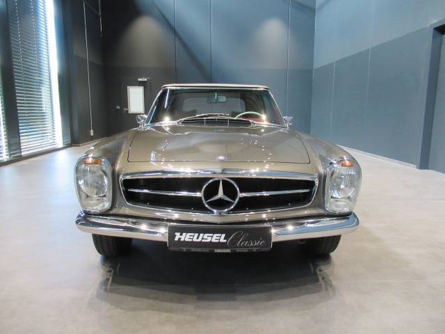 Mercedes-Benz 280 SL