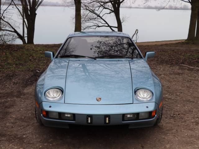 Porsche 928 - Front
