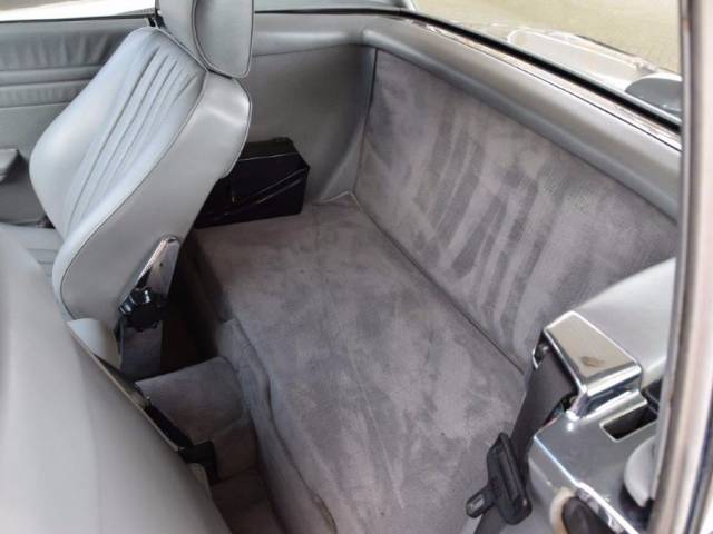 Mercedes-Benz 560 SL