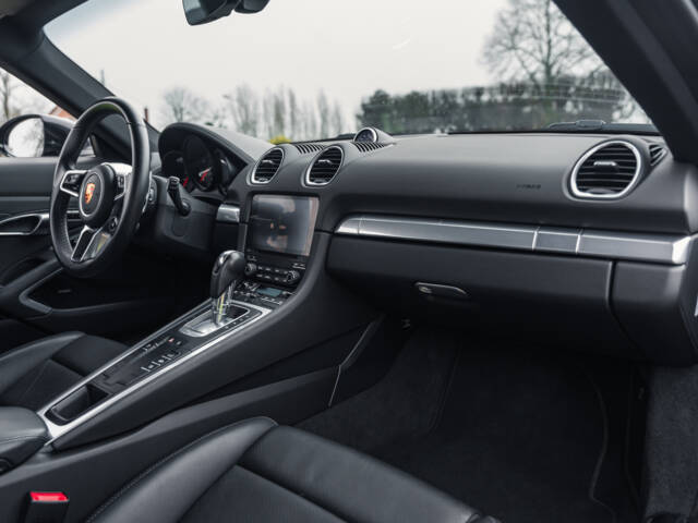 Porsche 718 Cayman T