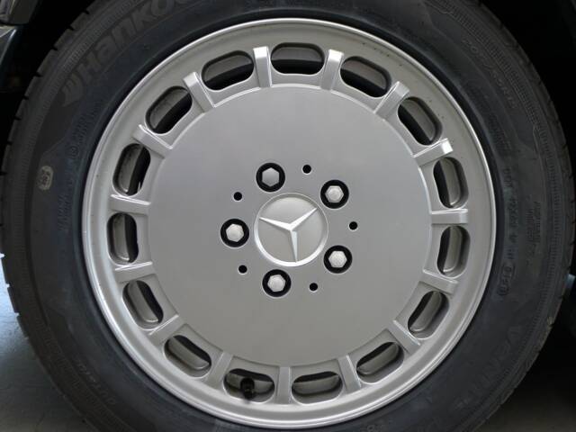 Mercedes-Benz 190 E 2.3-16
