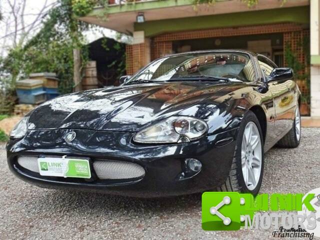 Imagen 1/10 de Jaguar XK8 4.0 (1997)