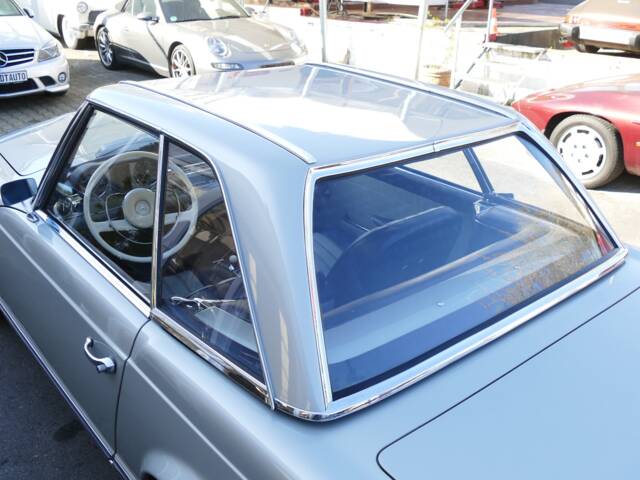 Mercedes-Benz 230 SL