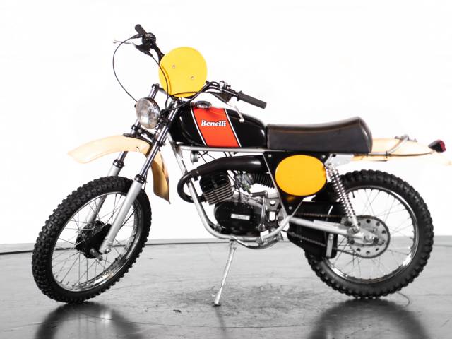 Image 1/17 of Benelli DUMMY (1974)