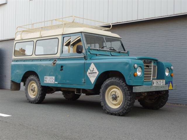 Image 1/99 of Land Rover 109 (1981)