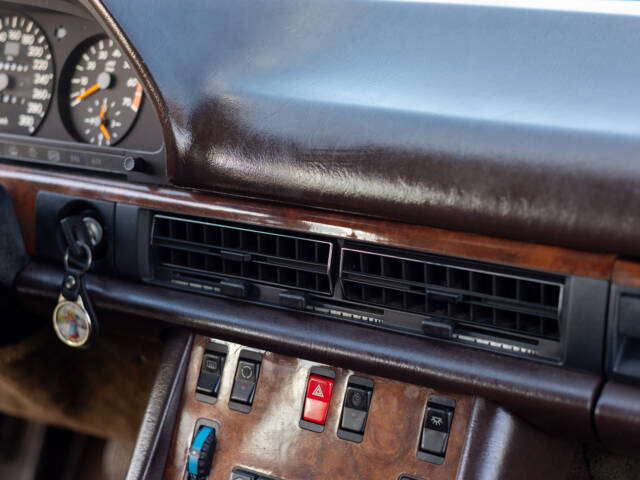 Mercedes-Benz 560 SEC