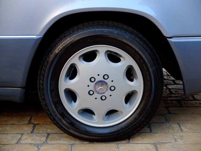Mercedes-Benz 320 CE