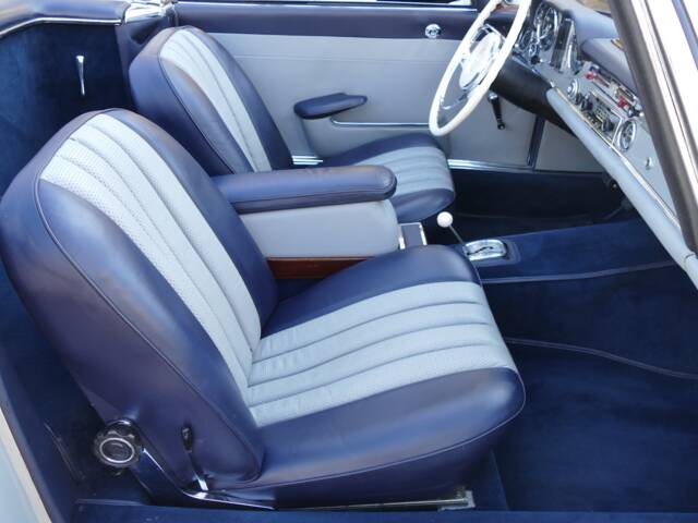 Mercedes-Benz 230 SL