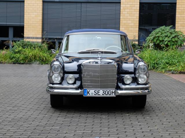 Mercedes-Benz 300 SE