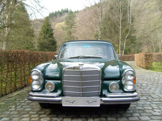 Mercedes-Benz 250 SE