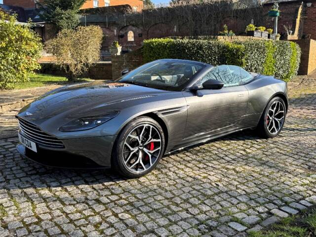 Bild 1/40 von Aston Martin DB 11 Volante (2018)