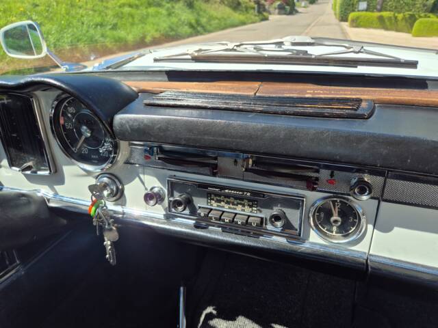Mercedes-Benz 230 SL
