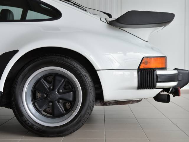 Porsche 911 Turbo 3.3