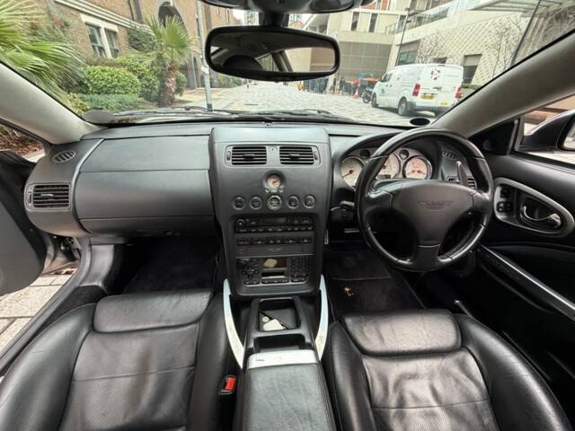 Aston Martin V12 Vanquish S