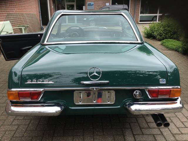 Mercedes-Benz 230 SL