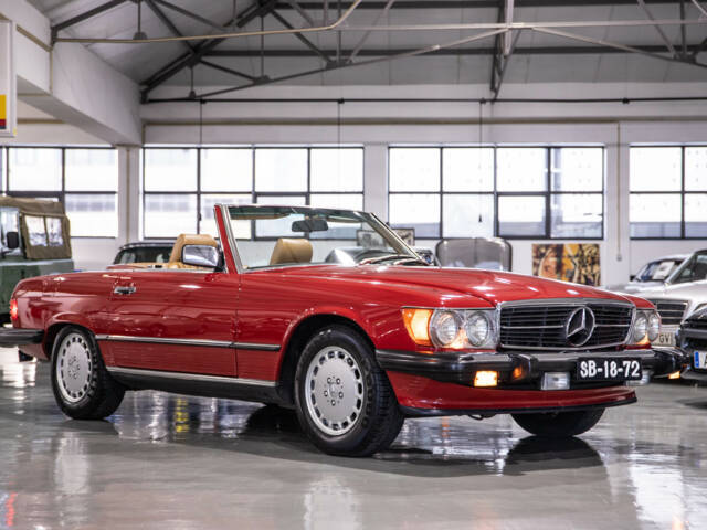 Mercedes-Benz 560 SL