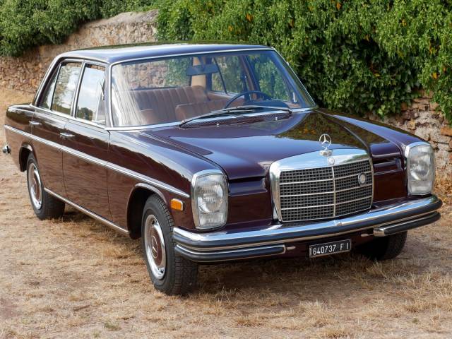 Mercedes-Benz 220