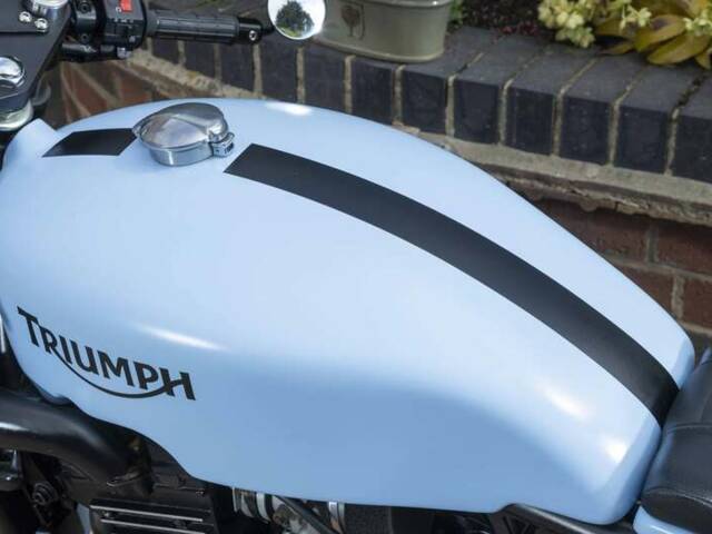Triumph Daytona 900