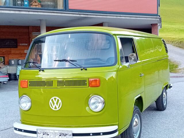 Image 1/24 of Volkswagen T2b panel van (1979)