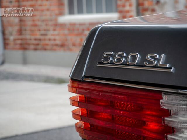 Mercedes-Benz 560 SL