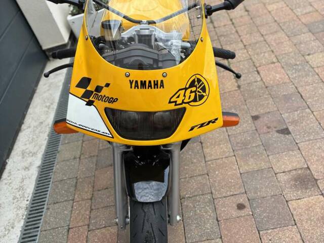 Yamaha FZR 400