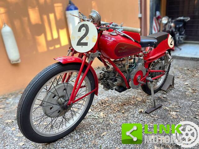 Image 1/10 of Moto Guzzi DUMMY (1945)