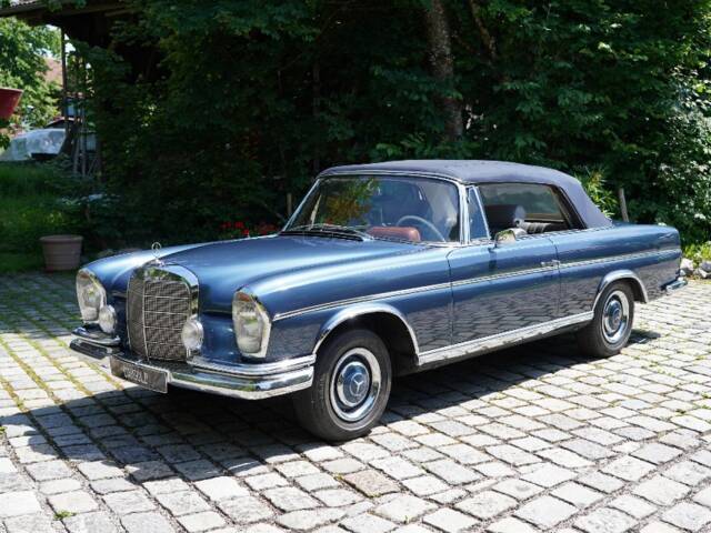 Mercedes-Benz 300 SE