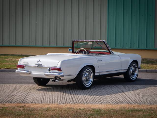 Mercedes-Benz 230 SL