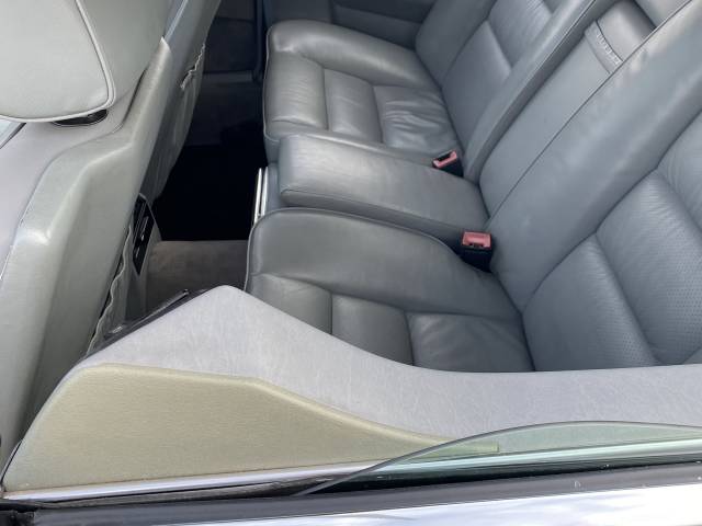 Mercedes-Benz 560 SEC - Leder, Gurtbringer, alles in bester Ordnung.