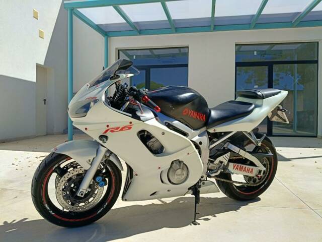 Yamaha YZF 600 R6