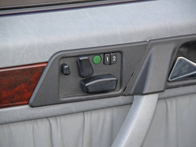 Mercedes-Benz E 320