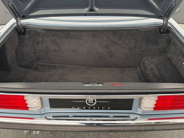 Mercedes-Benz 560 SL