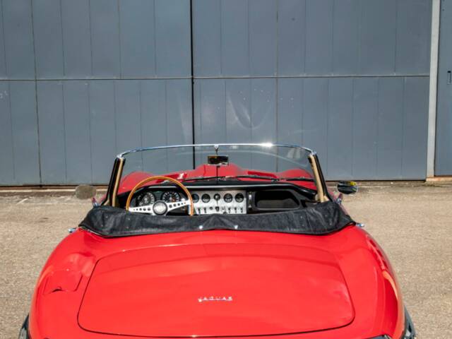 Jaguar E-Type 3.8 Flat Floor