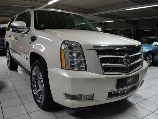 Image 1/15 of Cadillac Escalade (2013)