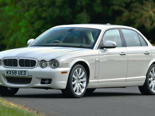 Immagine 1/50 di Jaguar XJ 8 4.2 (2008)