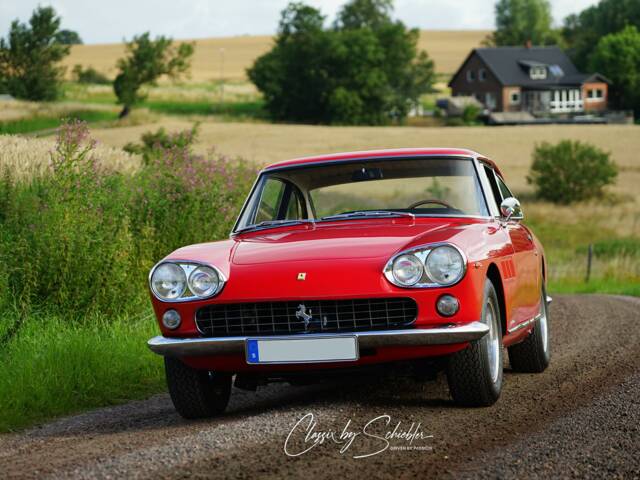 Imagen 1/29 de Ferrari 330 GT 2+2 (1964)