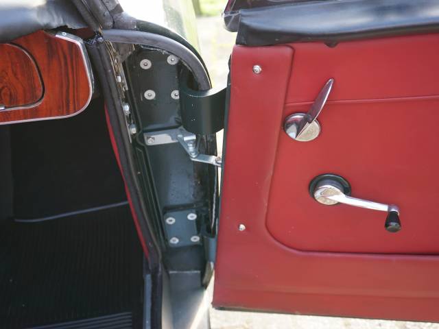 Austin-Healey 3000 Mk III (BJ8)