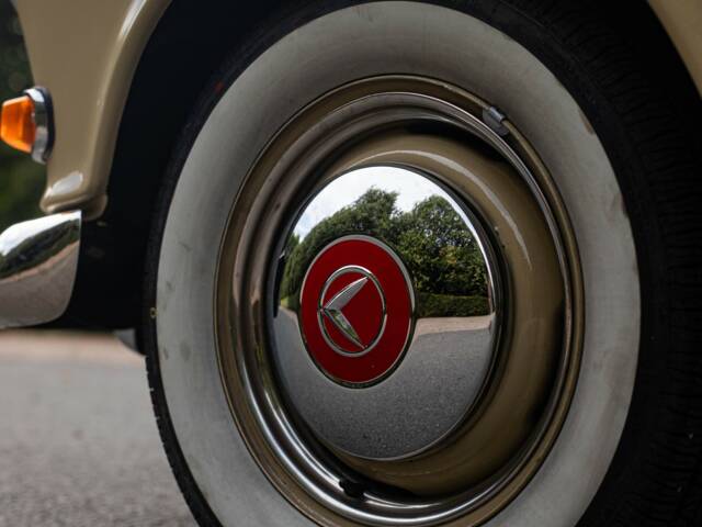 Volvo P 121