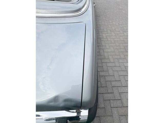 Mercedes-Benz 560 SL