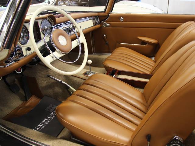 Mercedes-Benz 230 SL